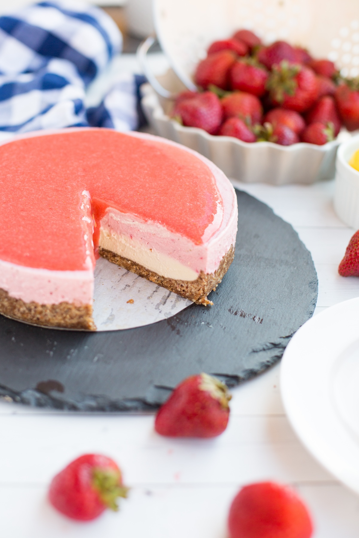 Strawberry-Vegan-Cheesecake-with-Lemon-Recipe