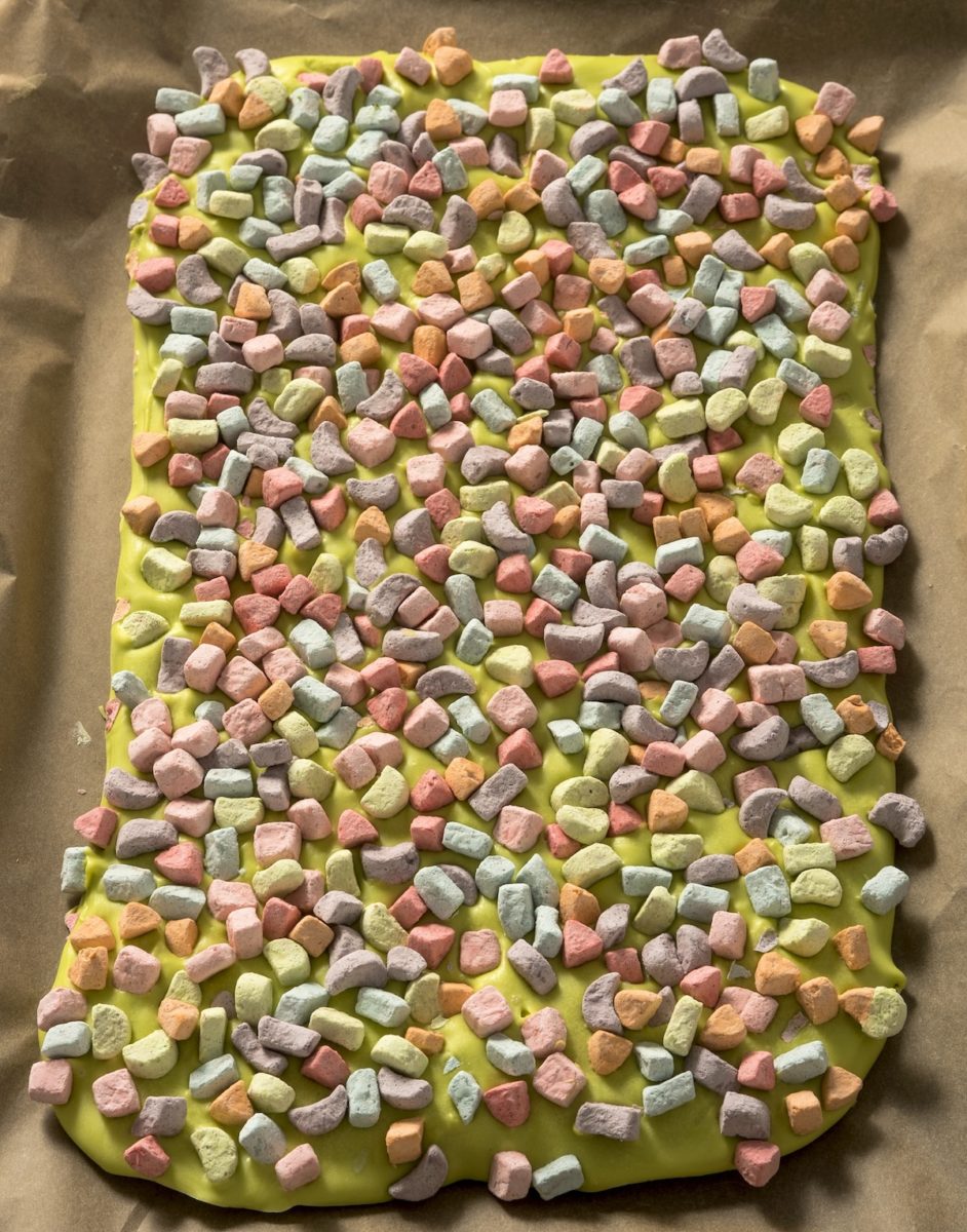 lucky charms marshmallows candy bark