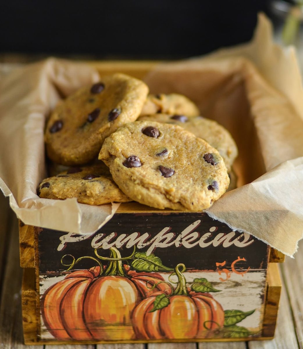 pumpkin spice chocolate chip cookies