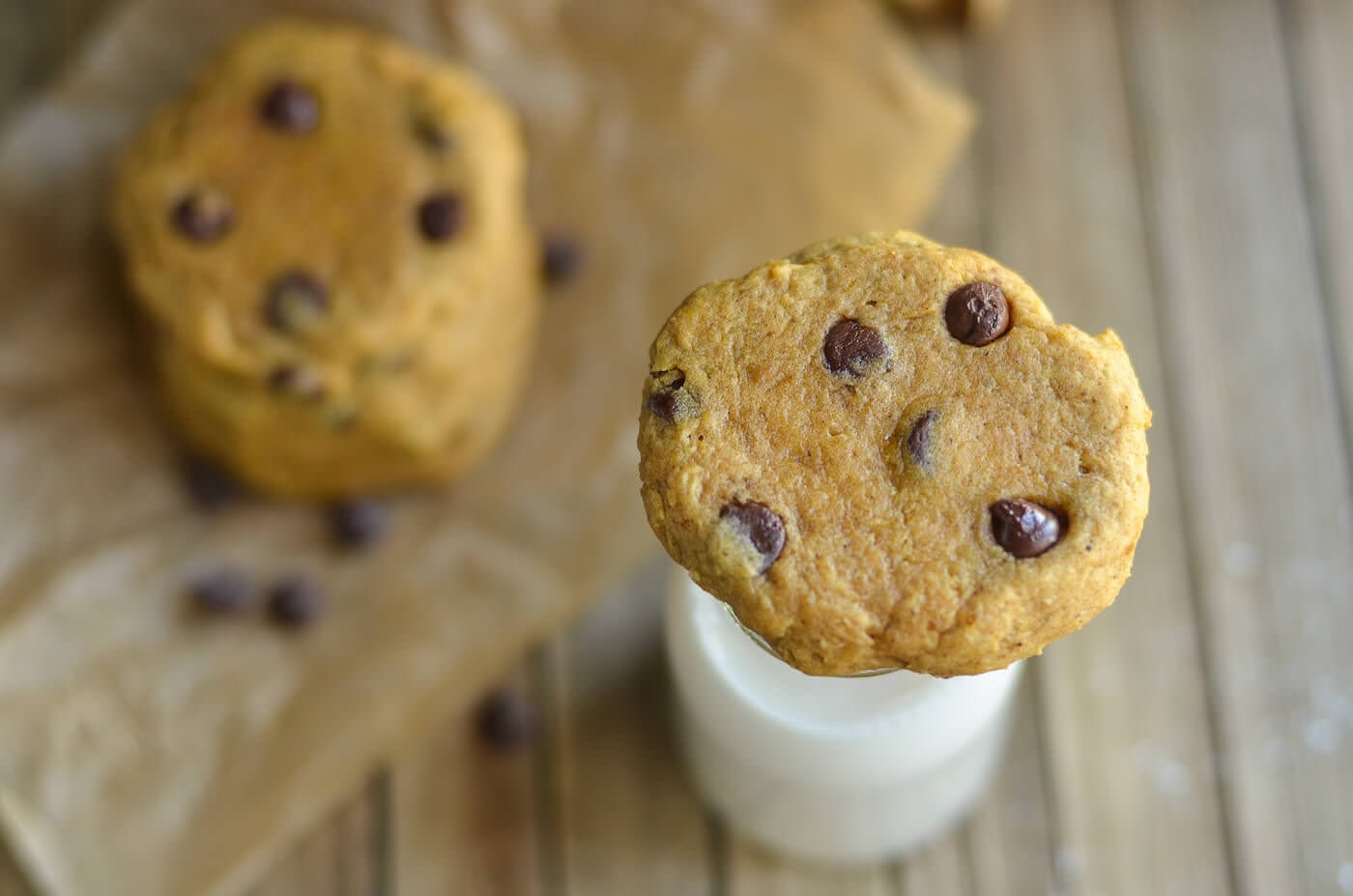 soft pumpkin chocolate chip cookies