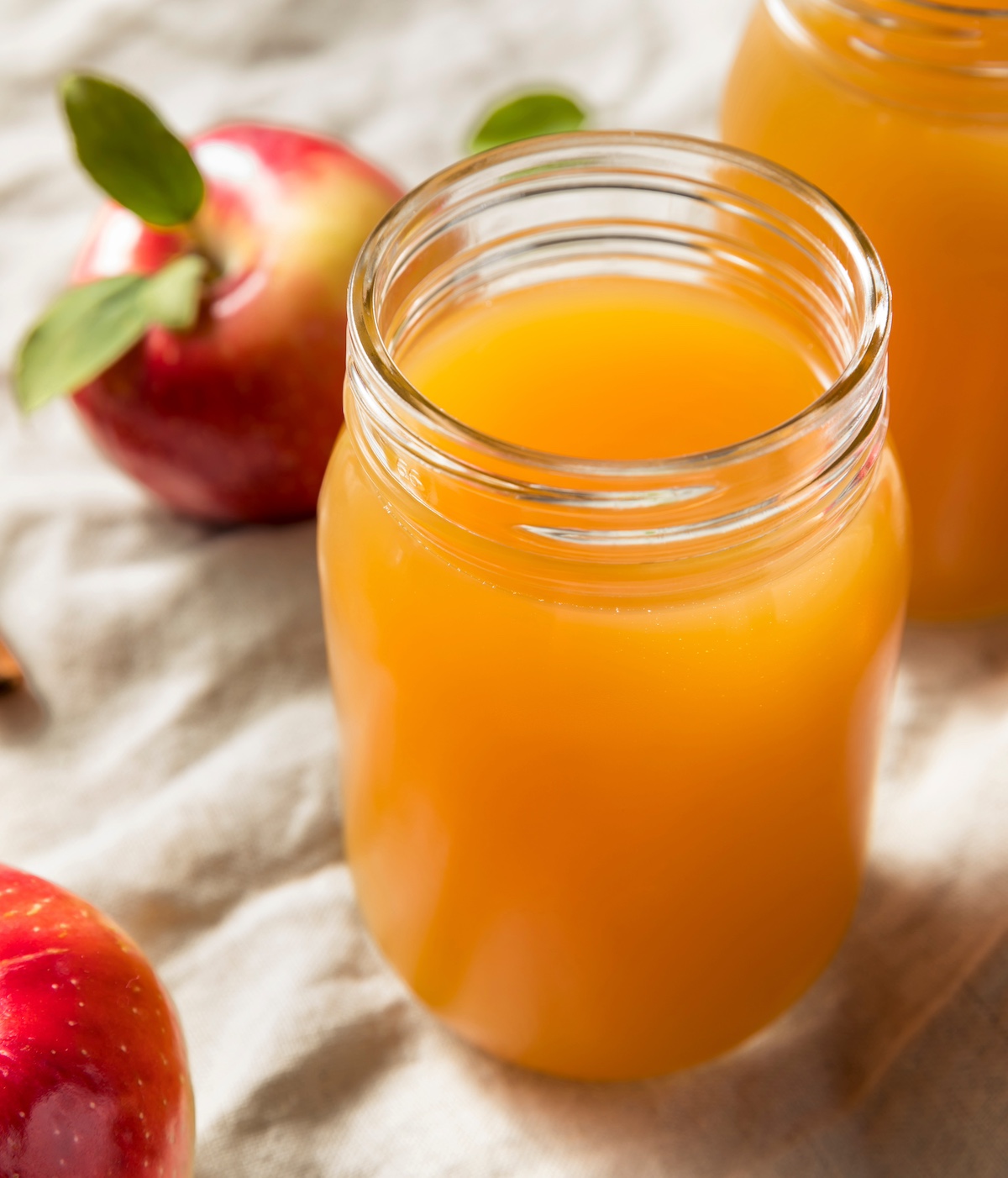 Mason-jar-of-apple-cider