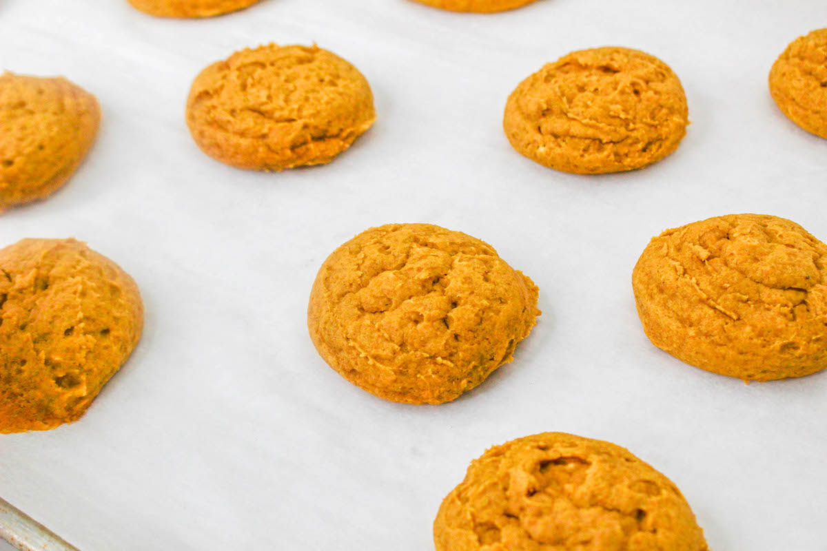 baked pumpkin whoopie pie cookies