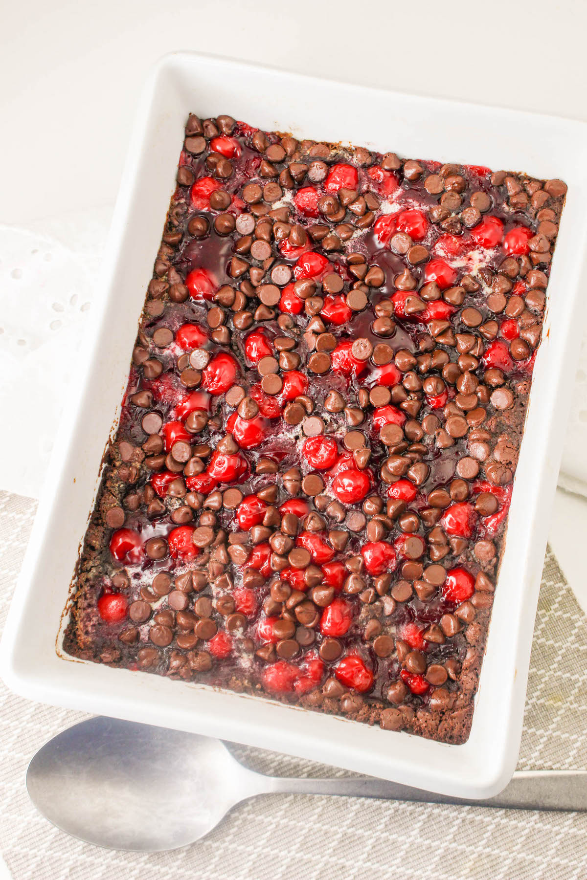 chocolate cherry dump cake