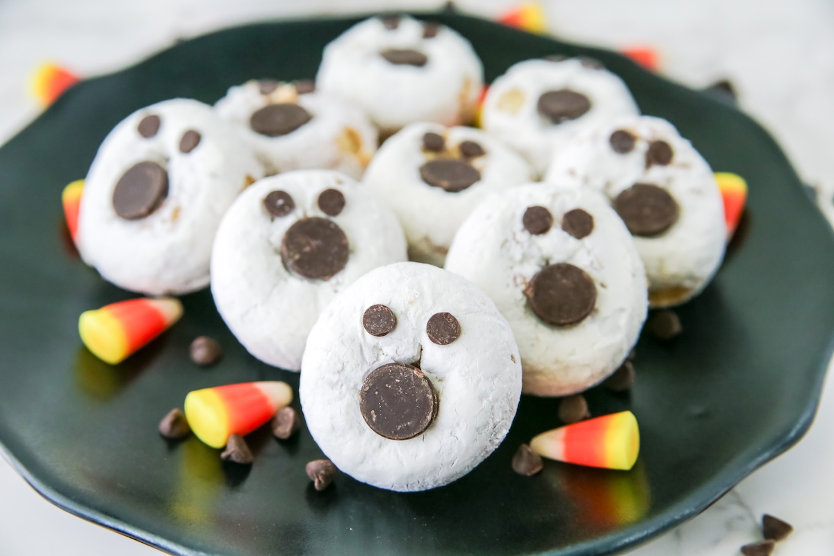 donut ghosts on a plate