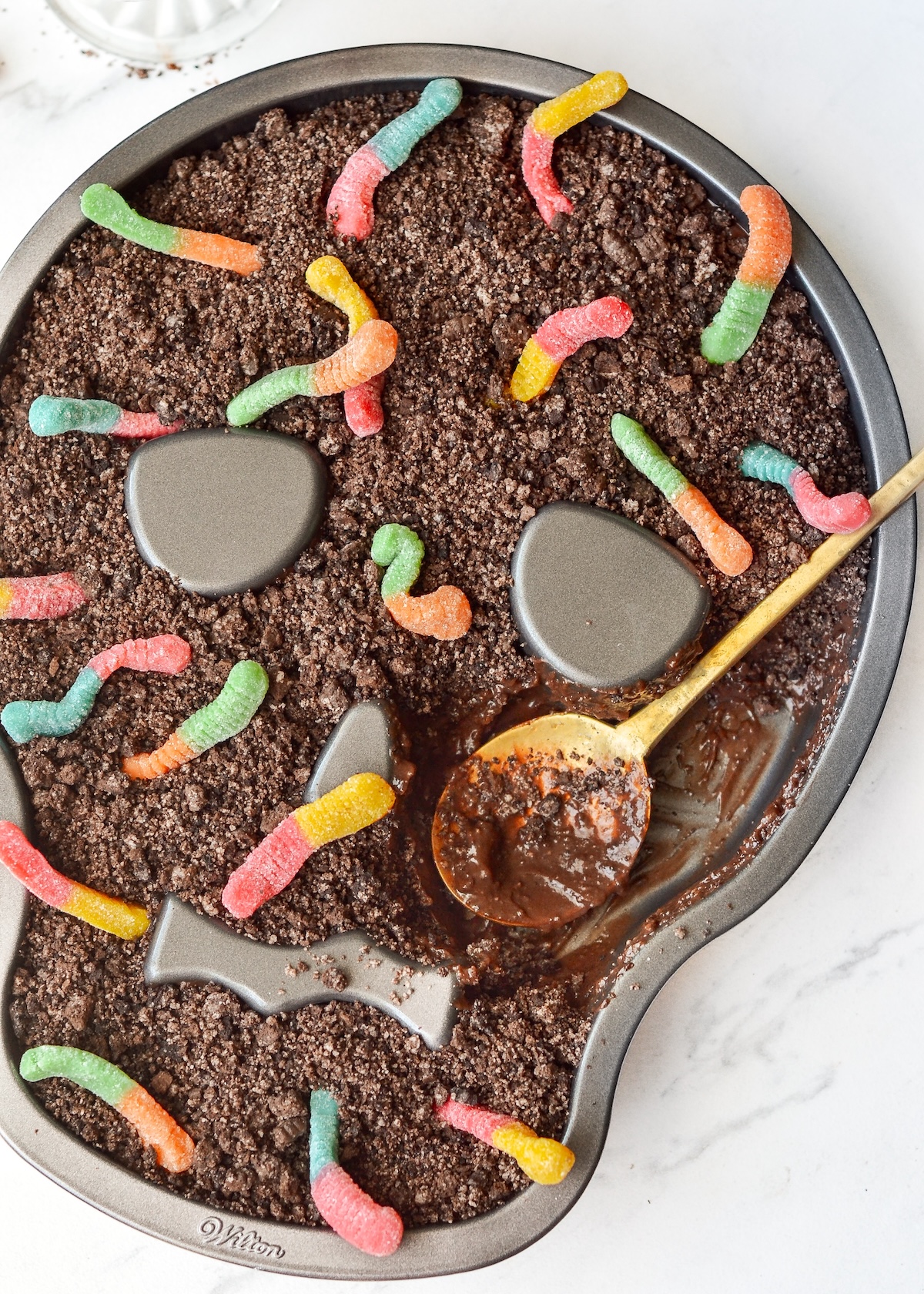 halloween dirt cake recipe with gummy worms