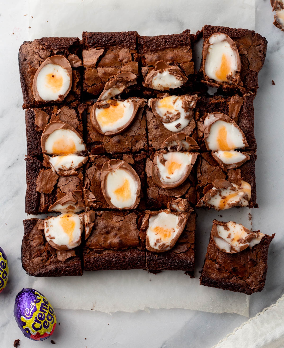 Sliced-cadbury-egg-brownies