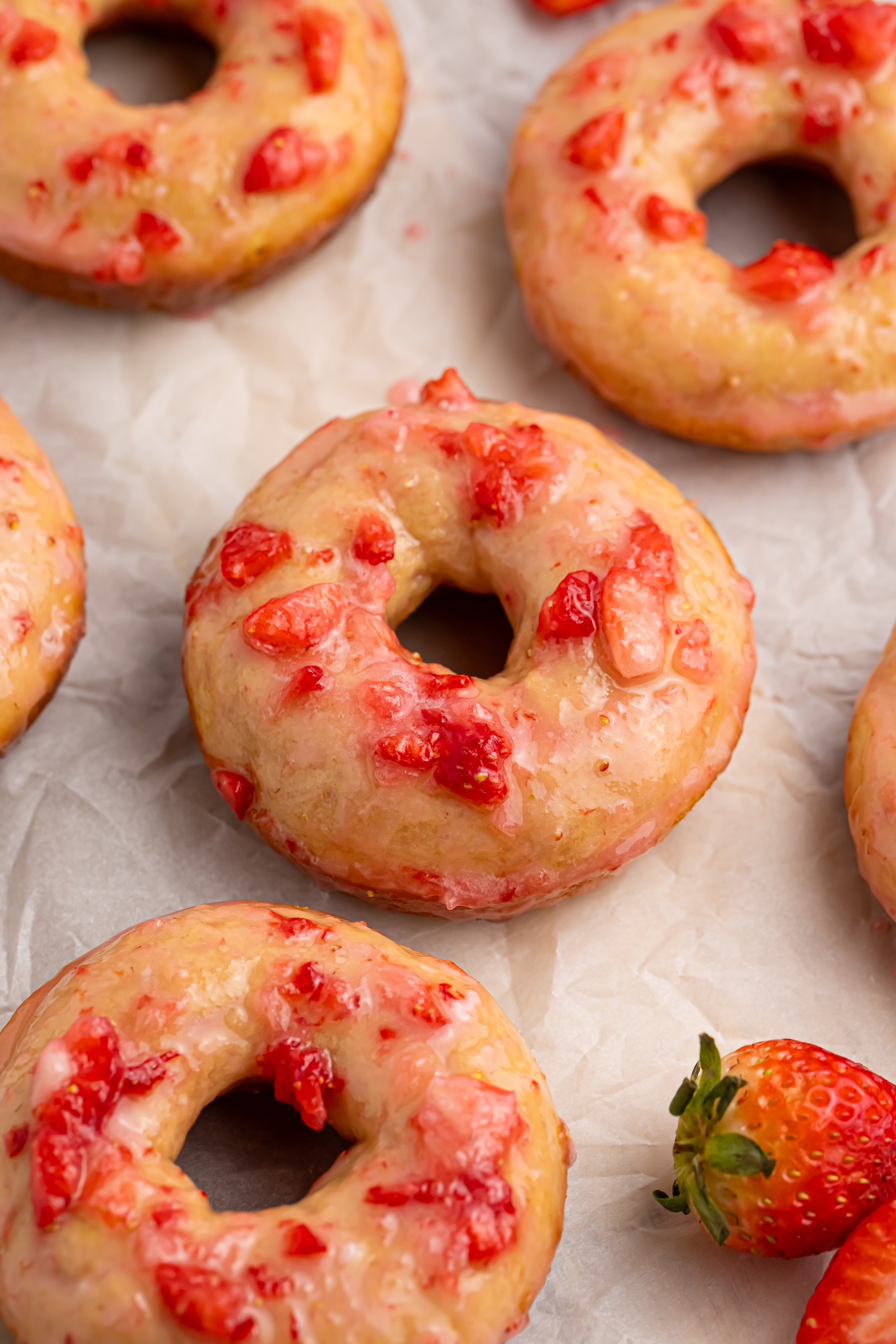 baked-strawberry-donuts