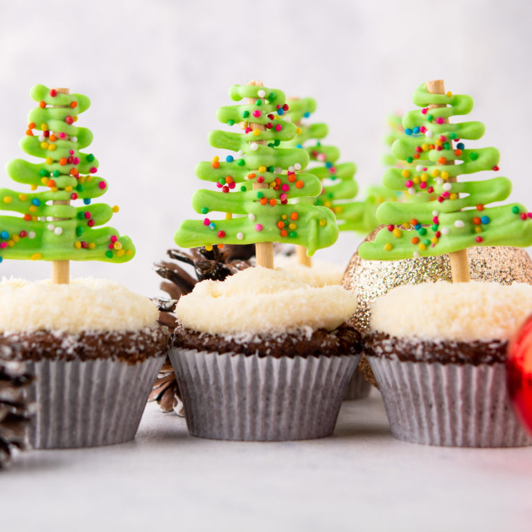 how-to-make-christmas-tree-cupcakes