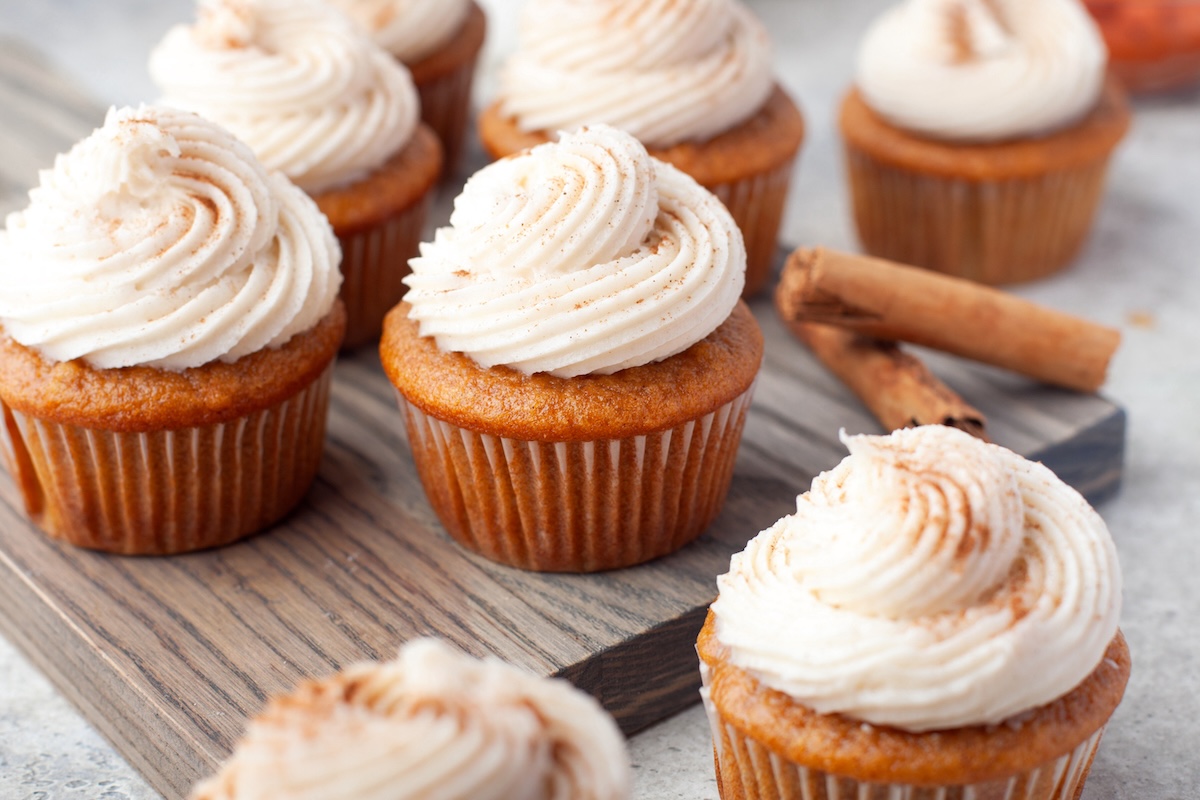 pumpkin cupcakes with cream cheese frosting