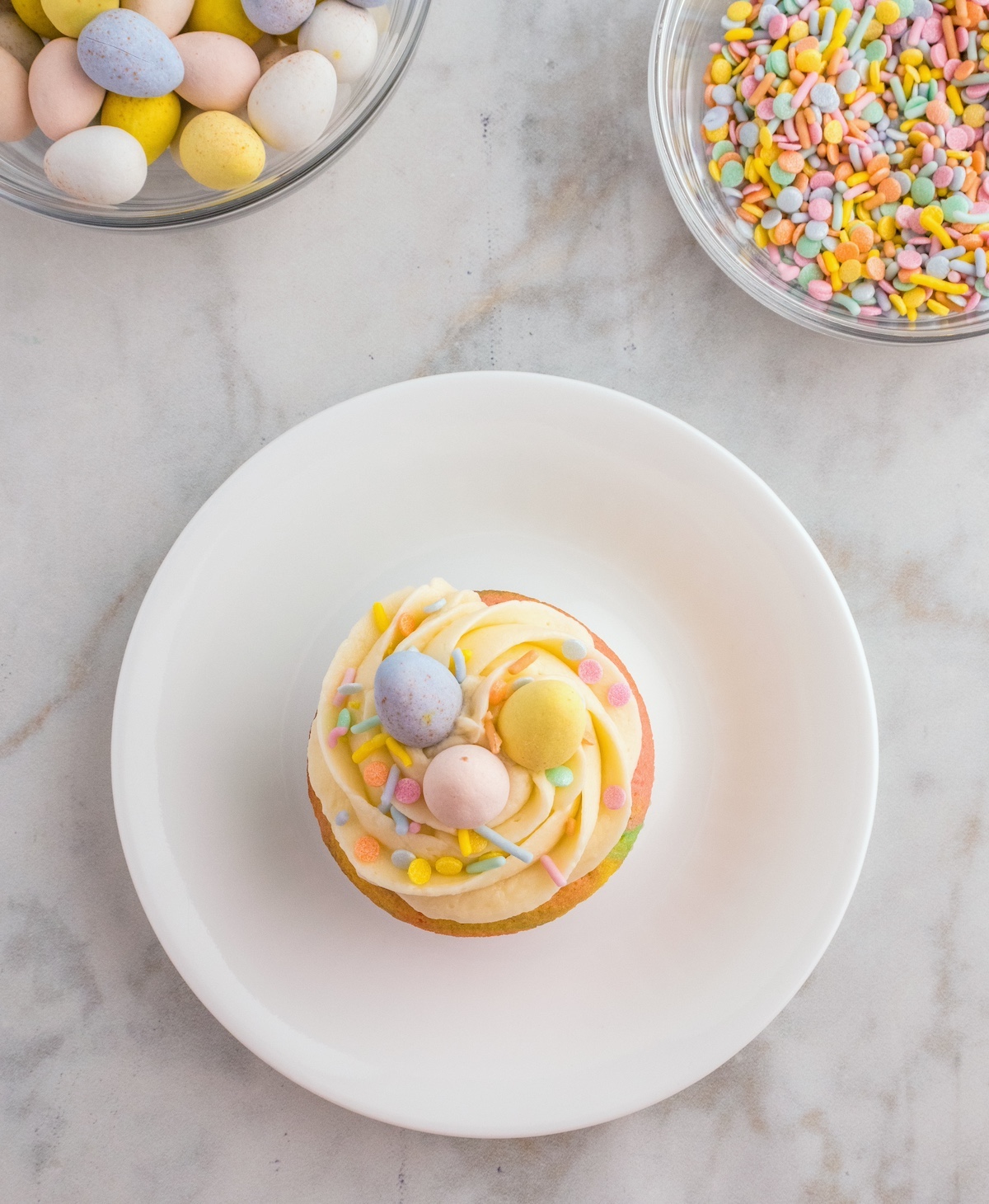 Decorating-the-cupcakes-with-mini-eggs-and-sprinkles