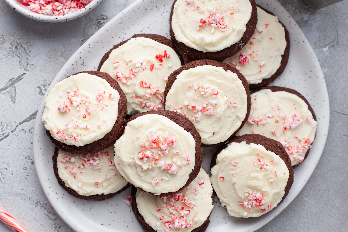 chocolate cookies with mint frosting