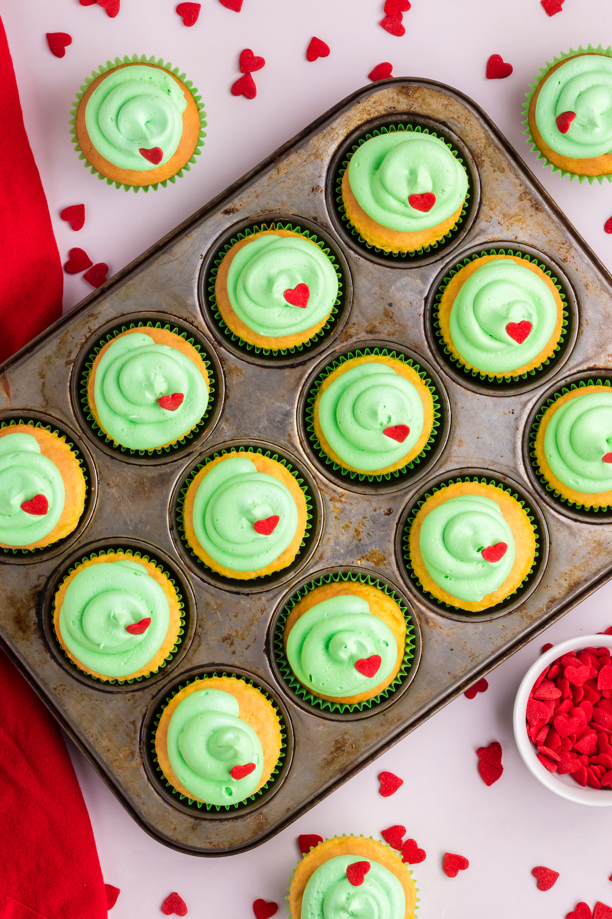 cute grinch cupcakes