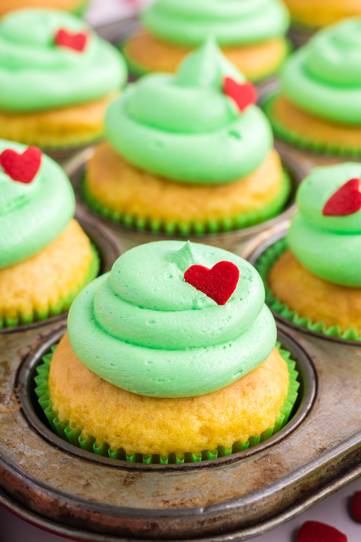 grinch themed cupcakes