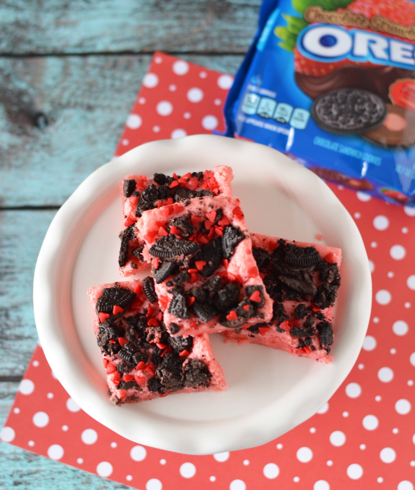 Delicious strawberry brownies using cake mix and Oreos